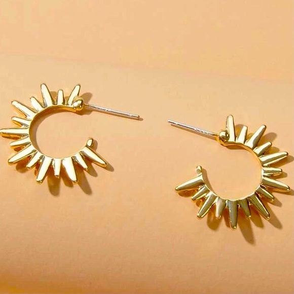 🌵4/$30 New Sunshine Hoop Earrings - Picture 2 of 3